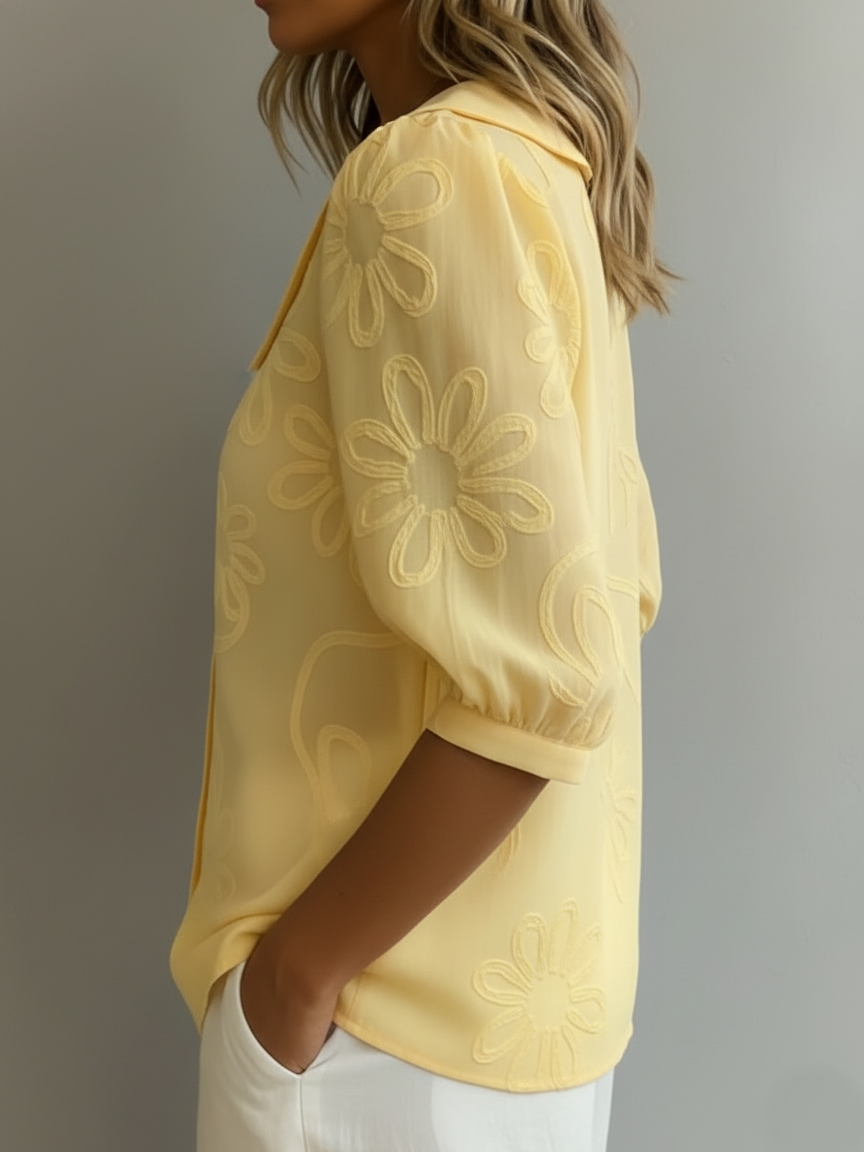 Kayleigh  | Camicetta floreale chiara: eleganza naturale