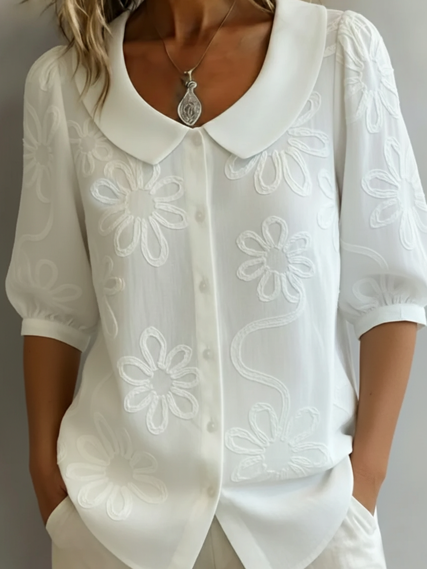 Kayleigh  | Camicetta floreale chiara: eleganza naturale